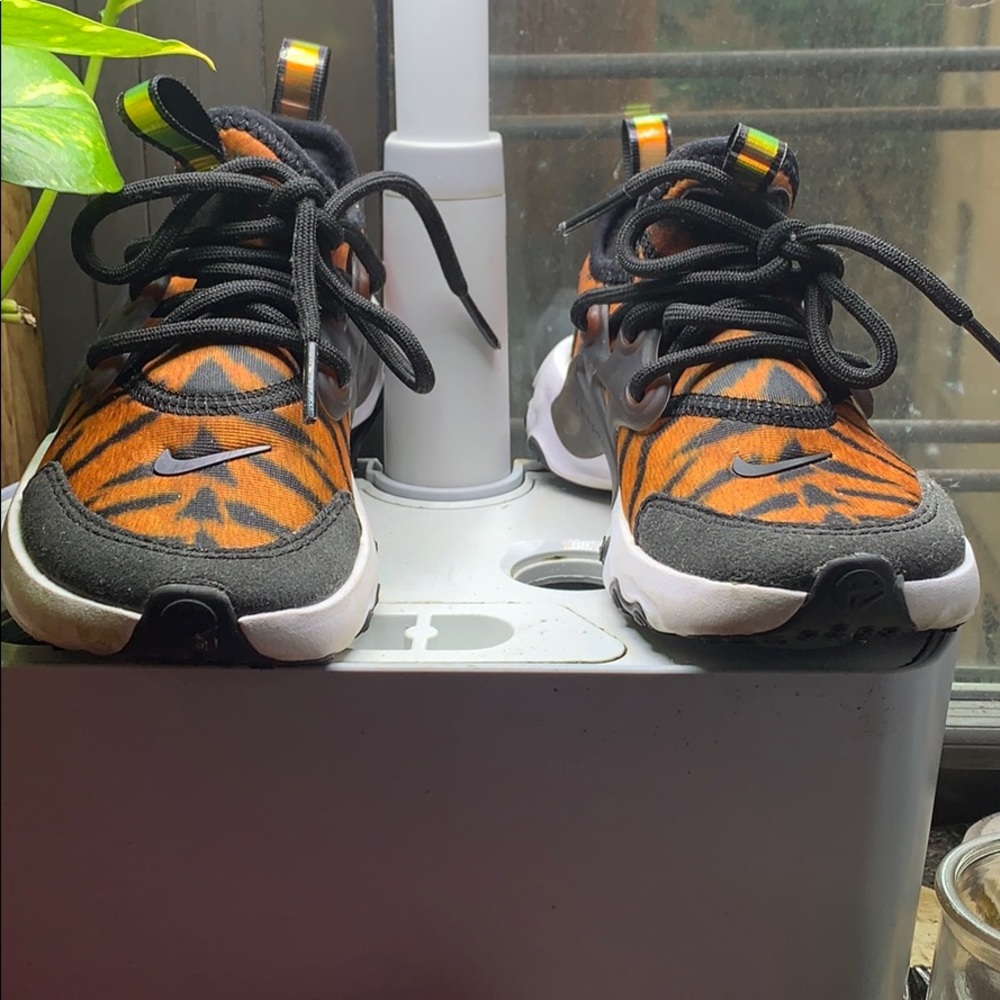 Sz11c Nike Tiger Print Sneaker